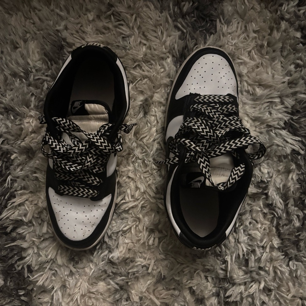 Nike Black and White Low-Top Sneakers - Picture 2 of 2